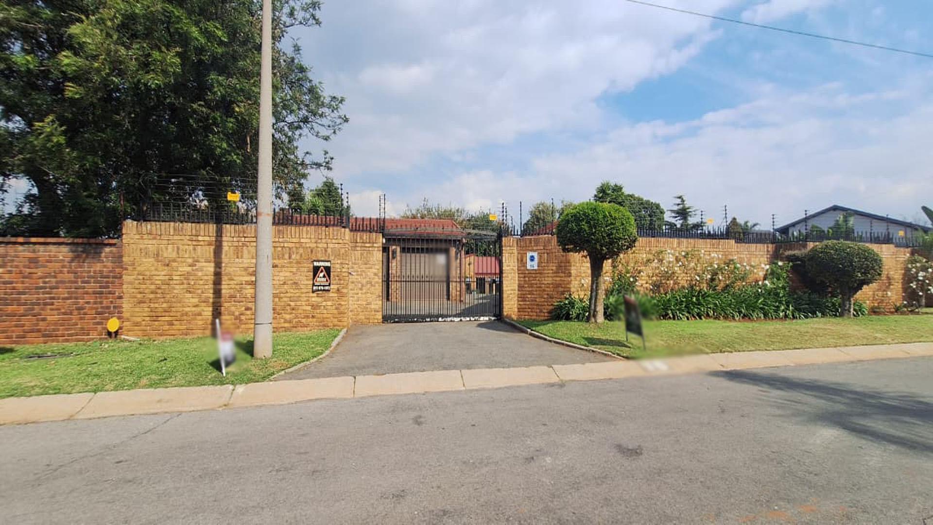 Front View of property in Constantia Kloof