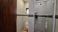 Bathroom 1 - 5 square meters of property in Constantia Kloof