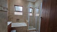Bathroom 2 - 6 square meters of property in Constantia Kloof