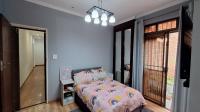 Main Bedroom - 34 square meters of property in Constantia Kloof
