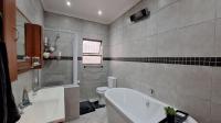 Main Bathroom - 7 square meters of property in Constantia Kloof