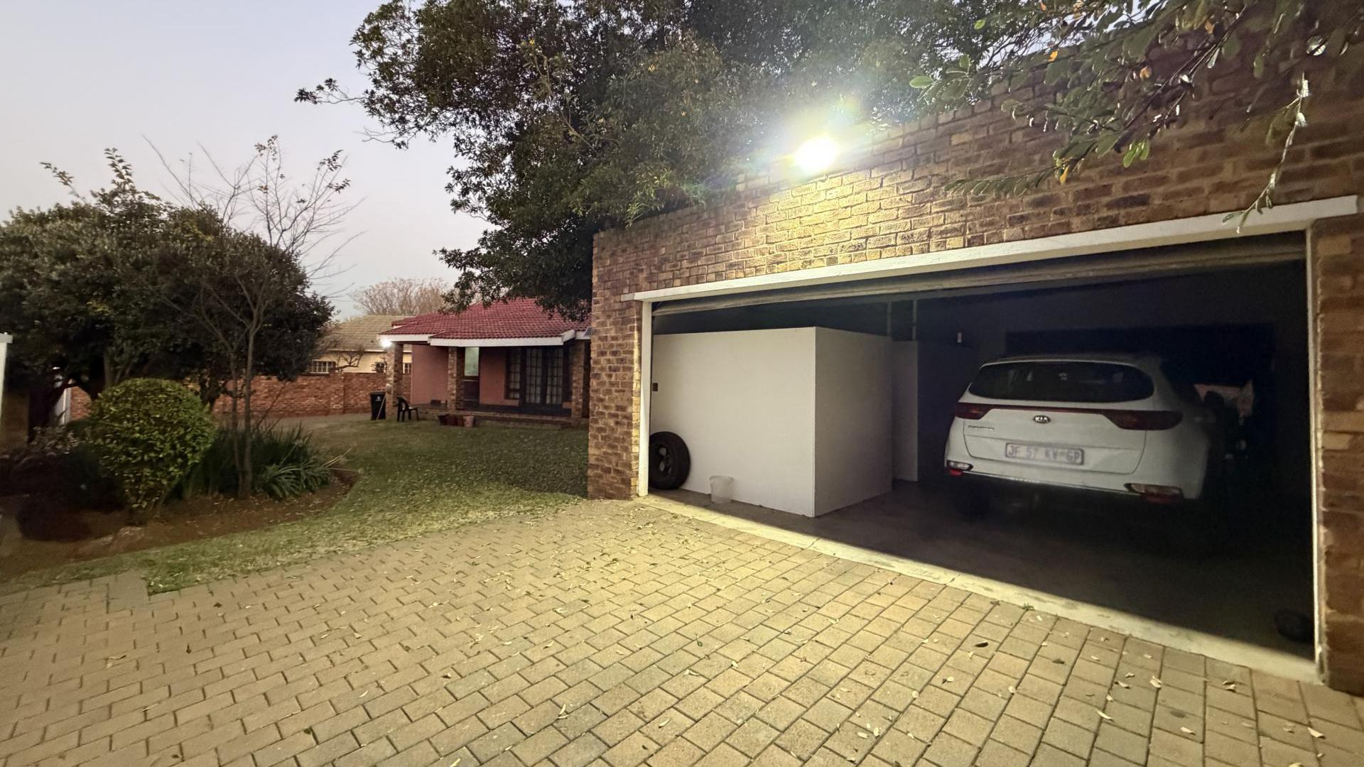 Garage of property in Hurlyvale
