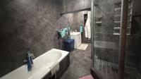Bathroom 1 of property in Hurlyvale