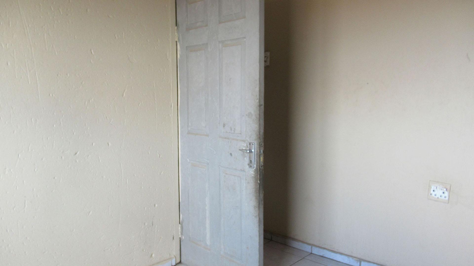 Bed Room 3 - 11 square meters of property in Thulani
