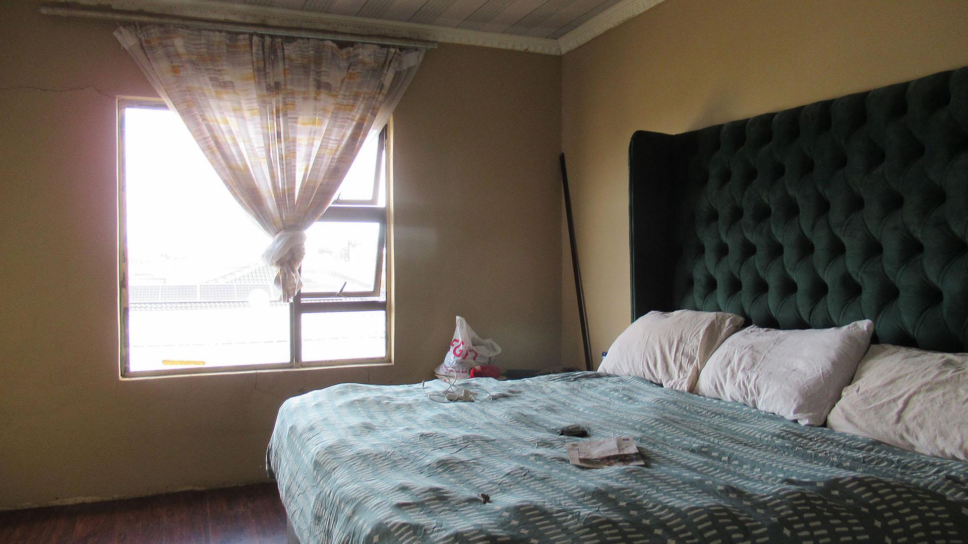 Main Bedroom - 15 square meters of property in Thulani