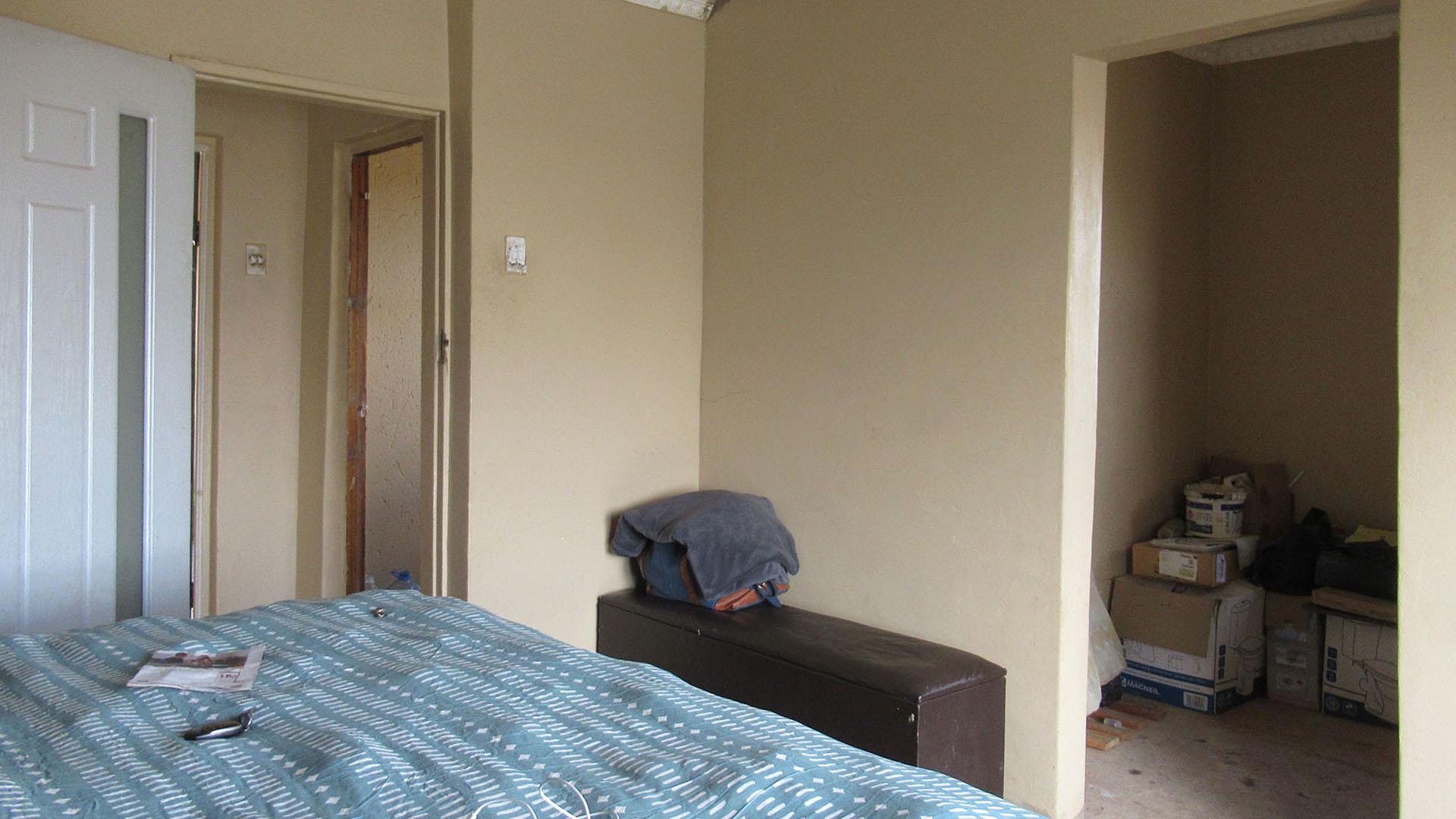 Main Bedroom - 15 square meters of property in Thulani