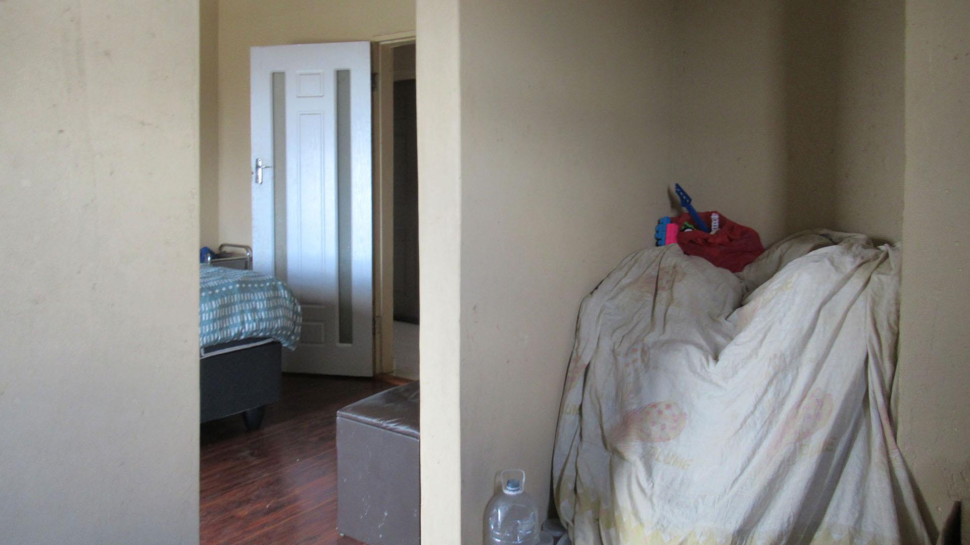 Main Bathroom - 8 square meters of property in Thulani