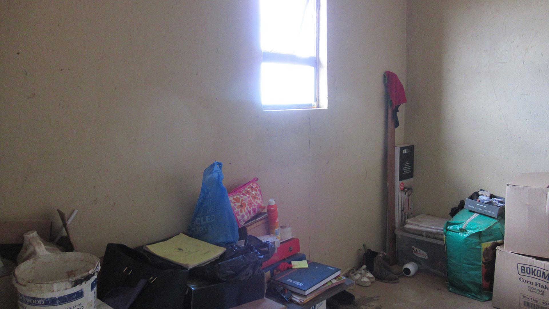 Main Bathroom - 8 square meters of property in Thulani