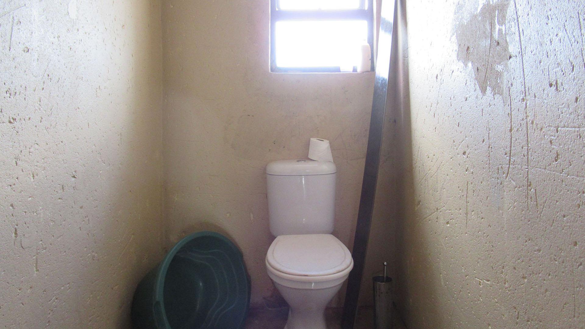 Bathroom 2 of property in Thulani