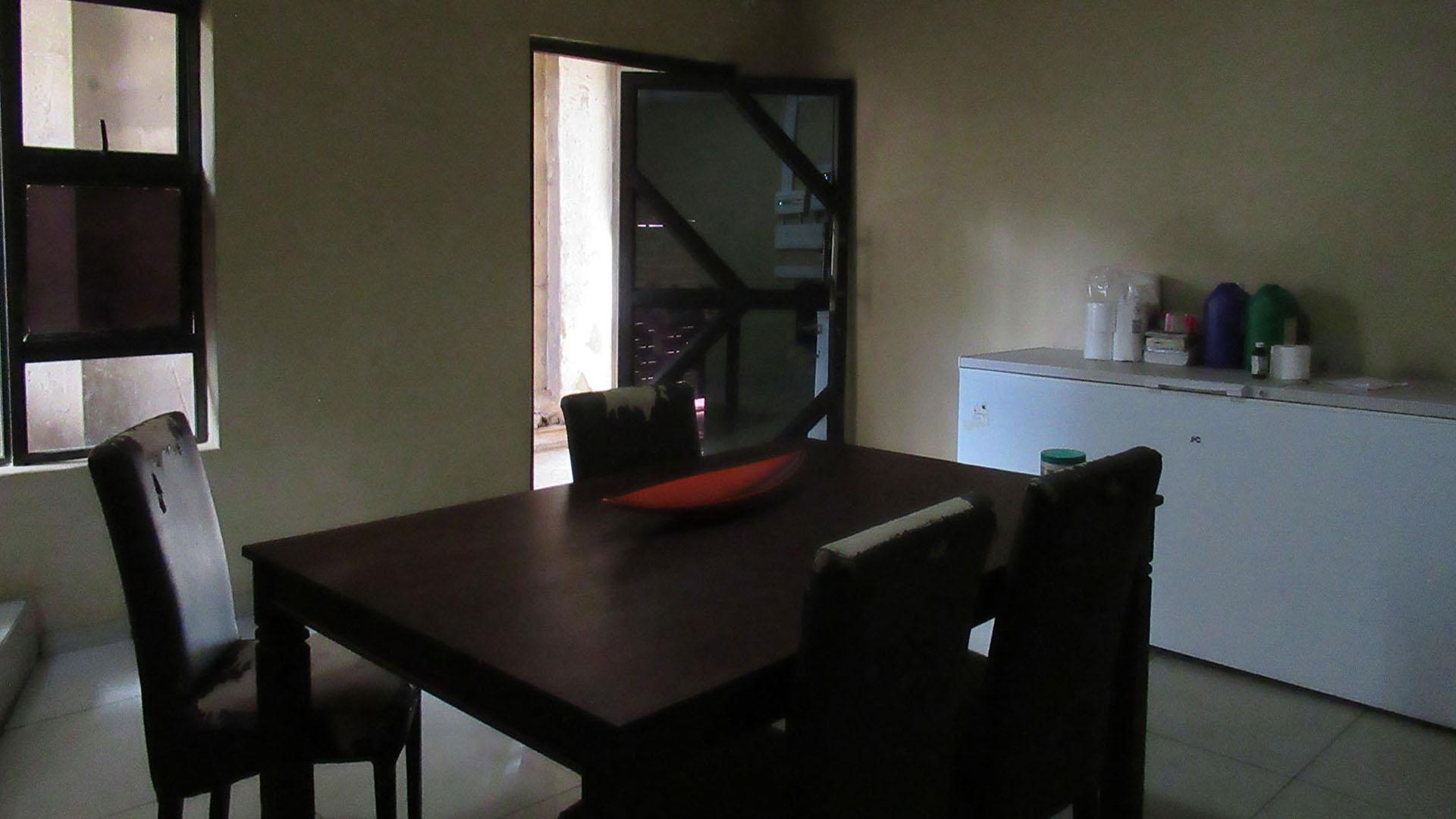 Dining Room - 21 square meters of property in Thulani