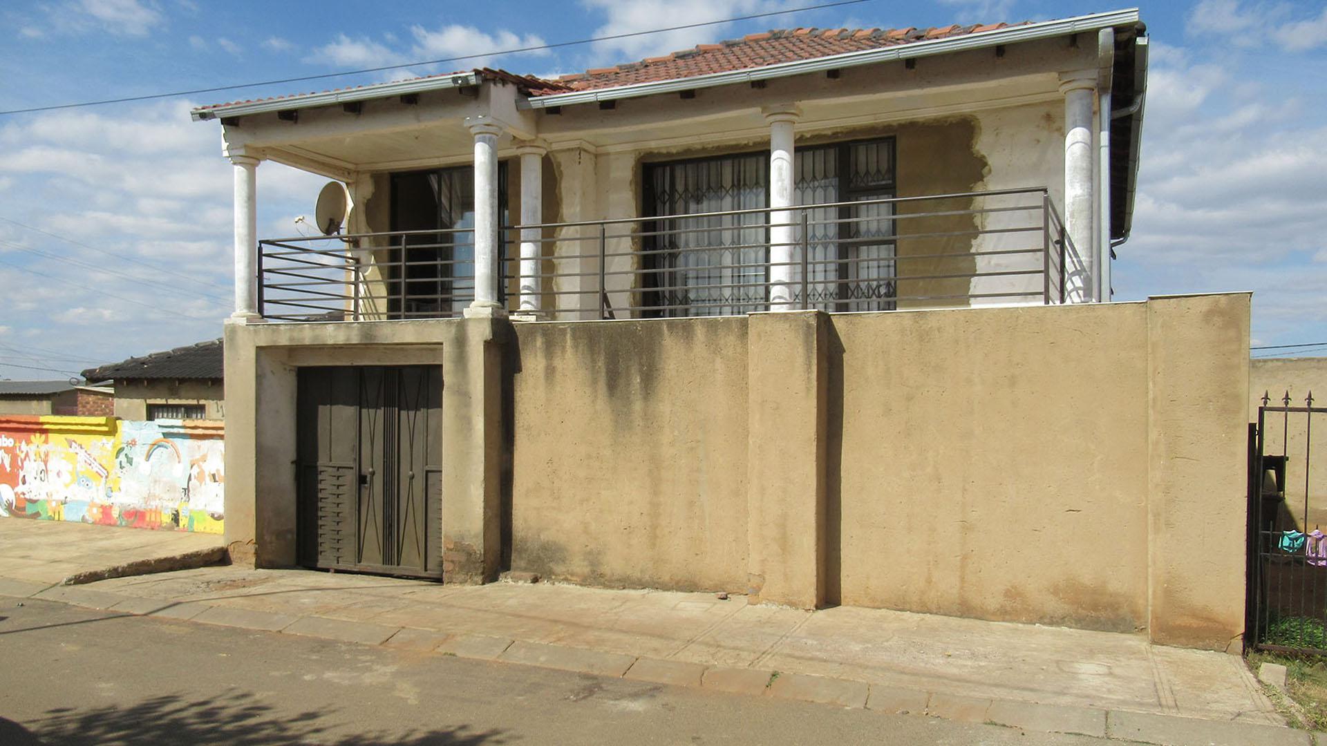 Front View of property in Thulani