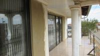 Balcony - 16 square meters of property in Thulani