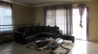 Lounges - 28 square meters of property in Thulani