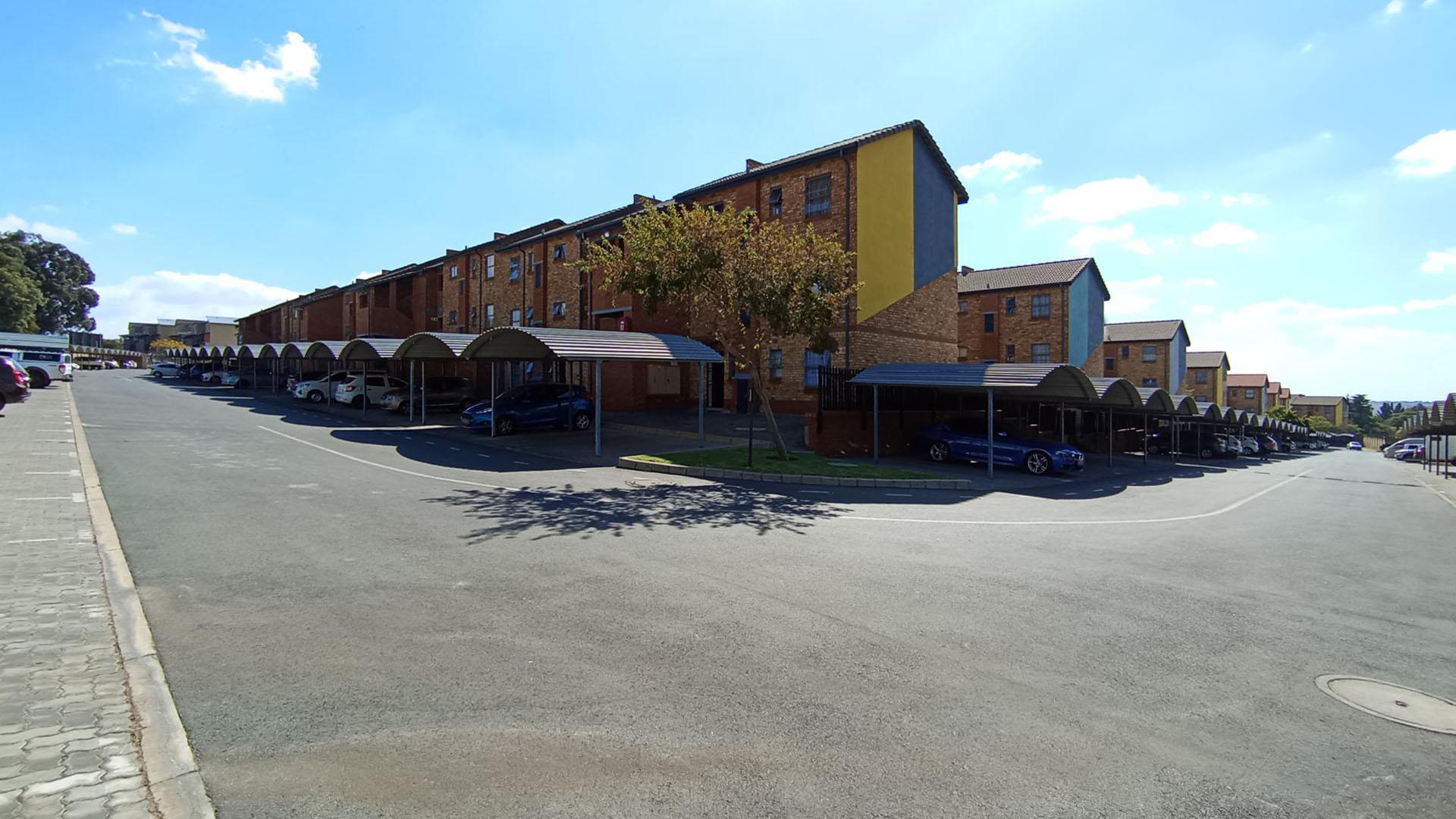 Front View of property in Erand Gardens