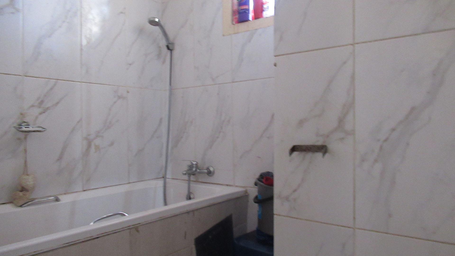 Bathroom 1 - 6 square meters of property in South Hills