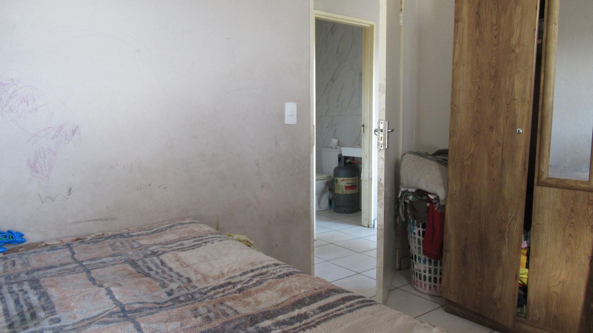 Bed Room 1 - 9 square meters of property in South Hills