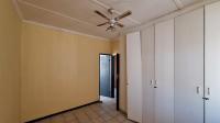Bed Room 1 - 17 square meters of property in Krugersdorp West