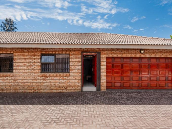 3 Bedroom Simplex for Sale For Sale in New Redruth - MR711683