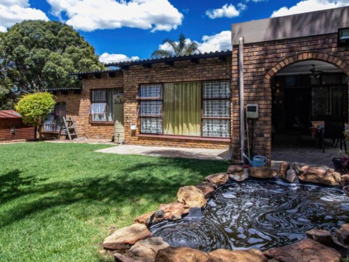 House for Sale For Sale in Mulbarton - MR711711