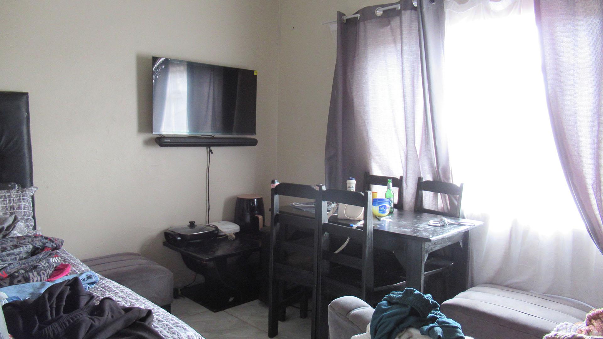 Bed Room 1 - 21 square meters of property in Turffontein