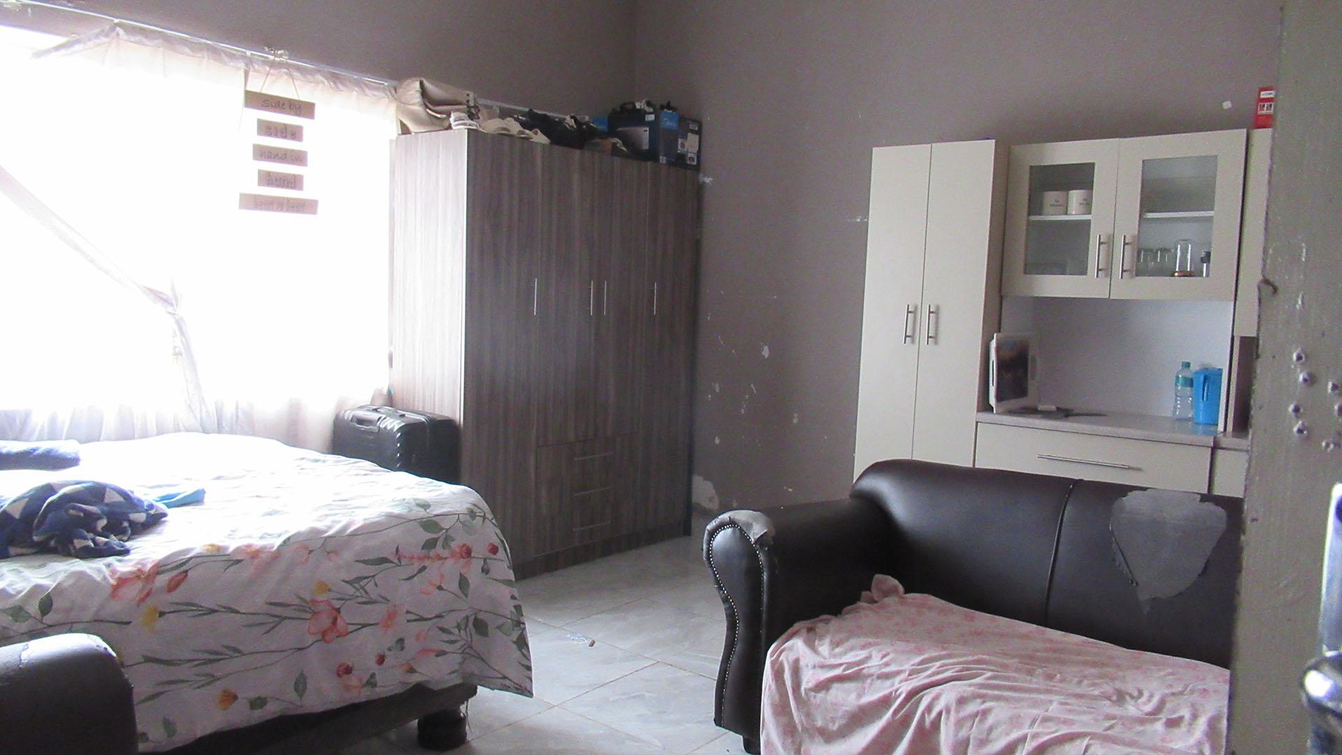 Lounges - 40 square meters of property in Turffontein