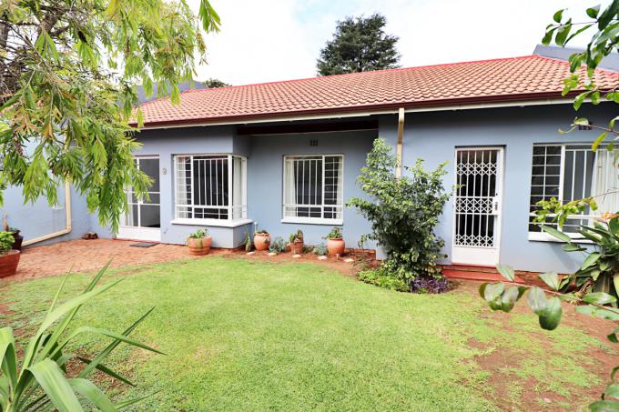 2 Bedroom Simplex for Sale For Sale in Simmerfield - MR711770