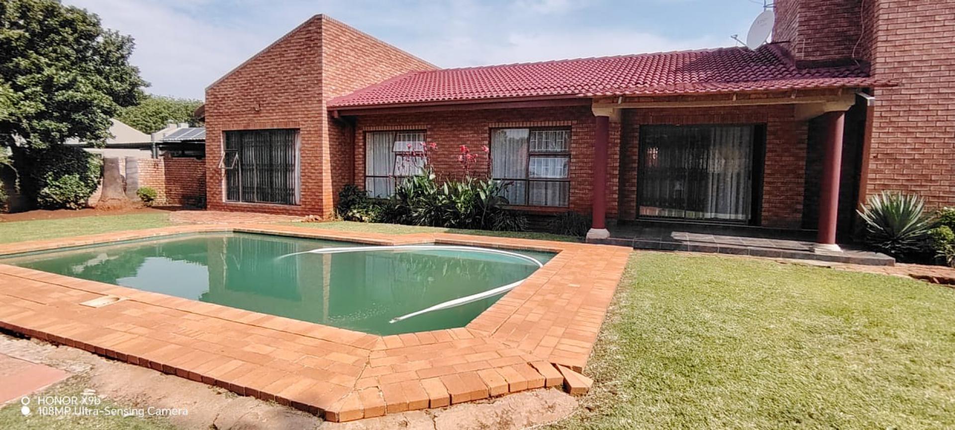  of property in Chantelle