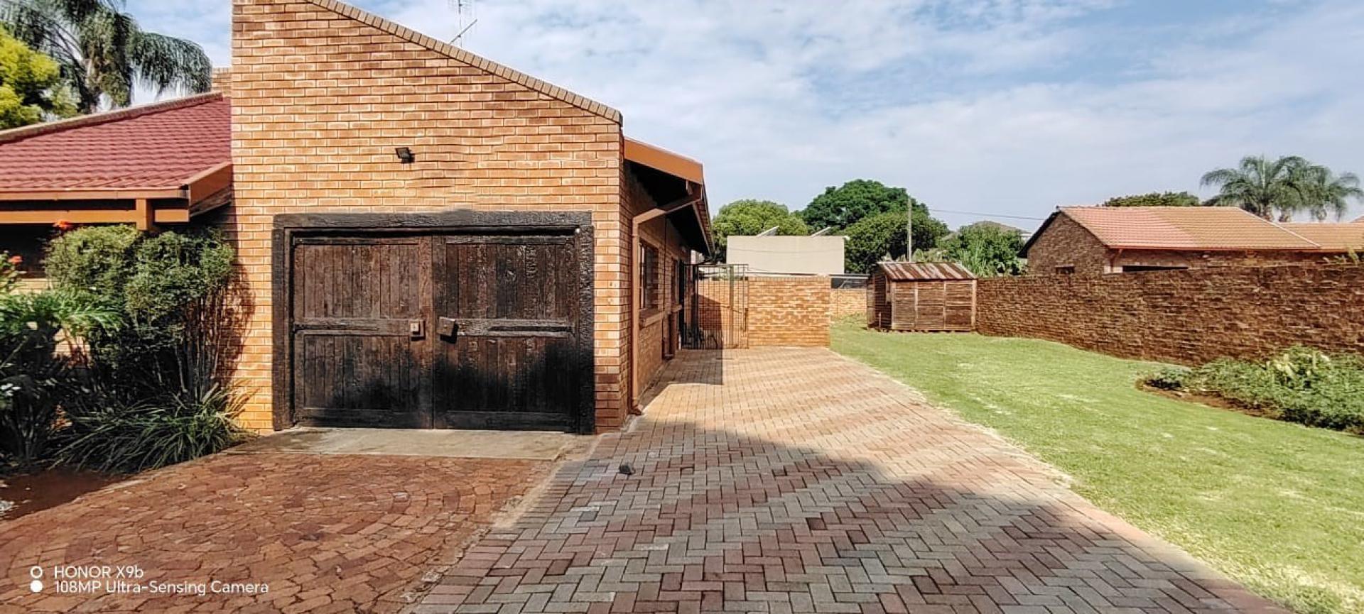  of property in Chantelle