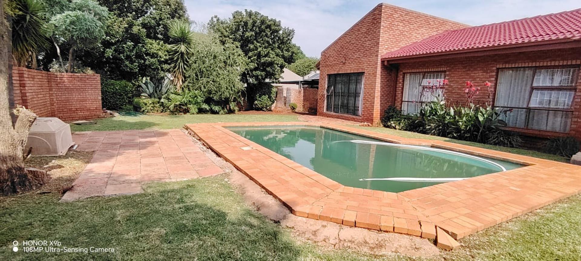  of property in Chantelle