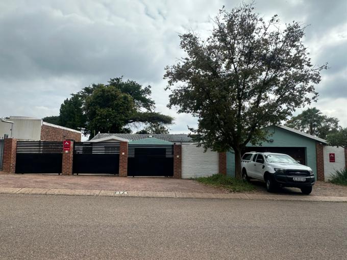 3 Bedroom House to Rent in Garsfontein - Property to rent - MR711778