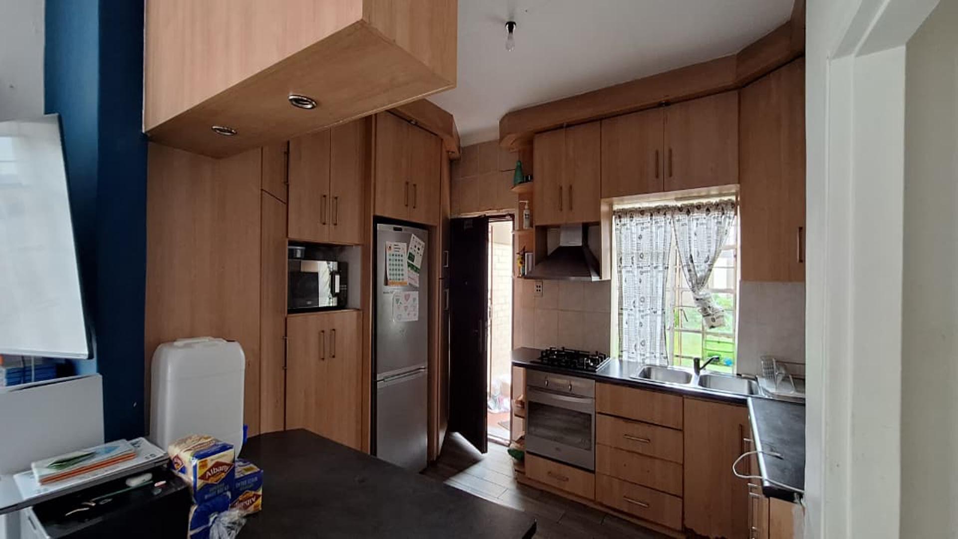 Kitchen - 12 square meters of property in Langlaagte North
