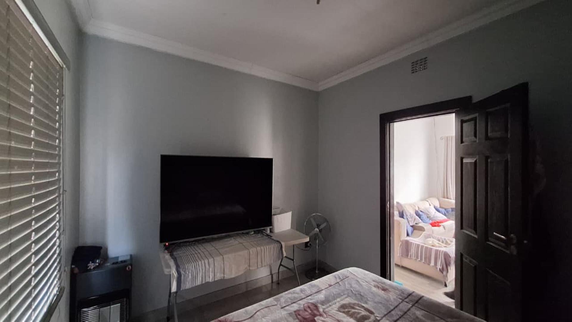 Bed Room 3 - 14 square meters of property in Langlaagte North
