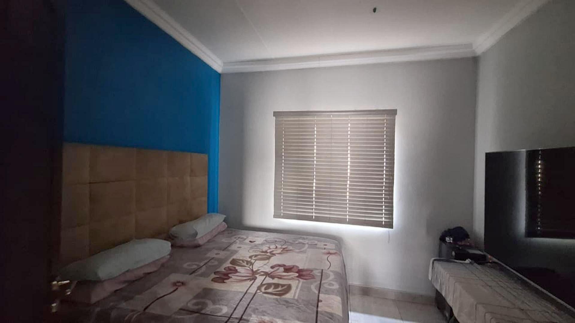 Bed Room 3 - 14 square meters of property in Langlaagte North