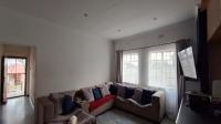 Lounges - 19 square meters of property in Langlaagte North