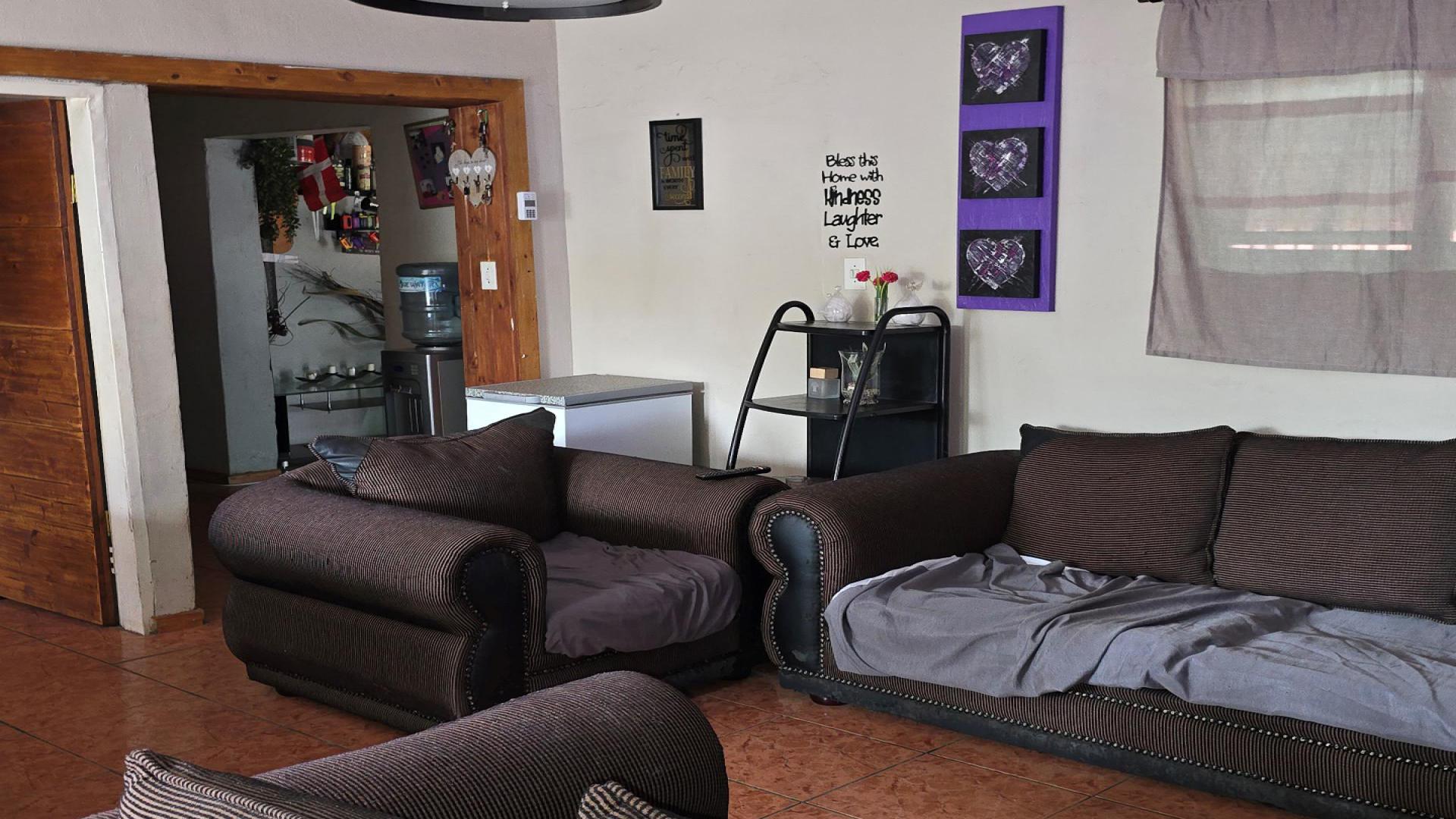 Lounges of property in Reyno Ridge