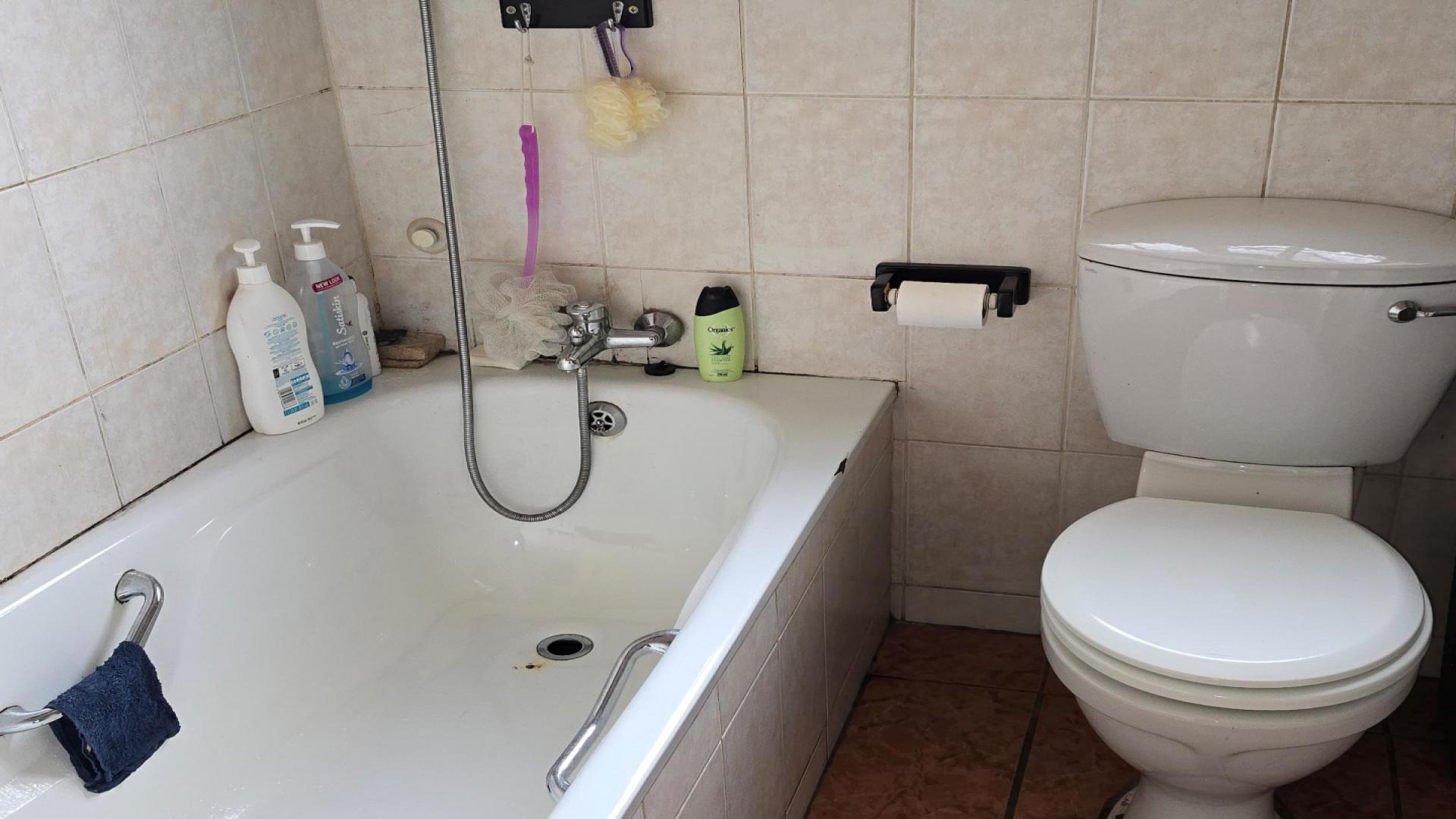 Bathroom 1 of property in Reyno Ridge