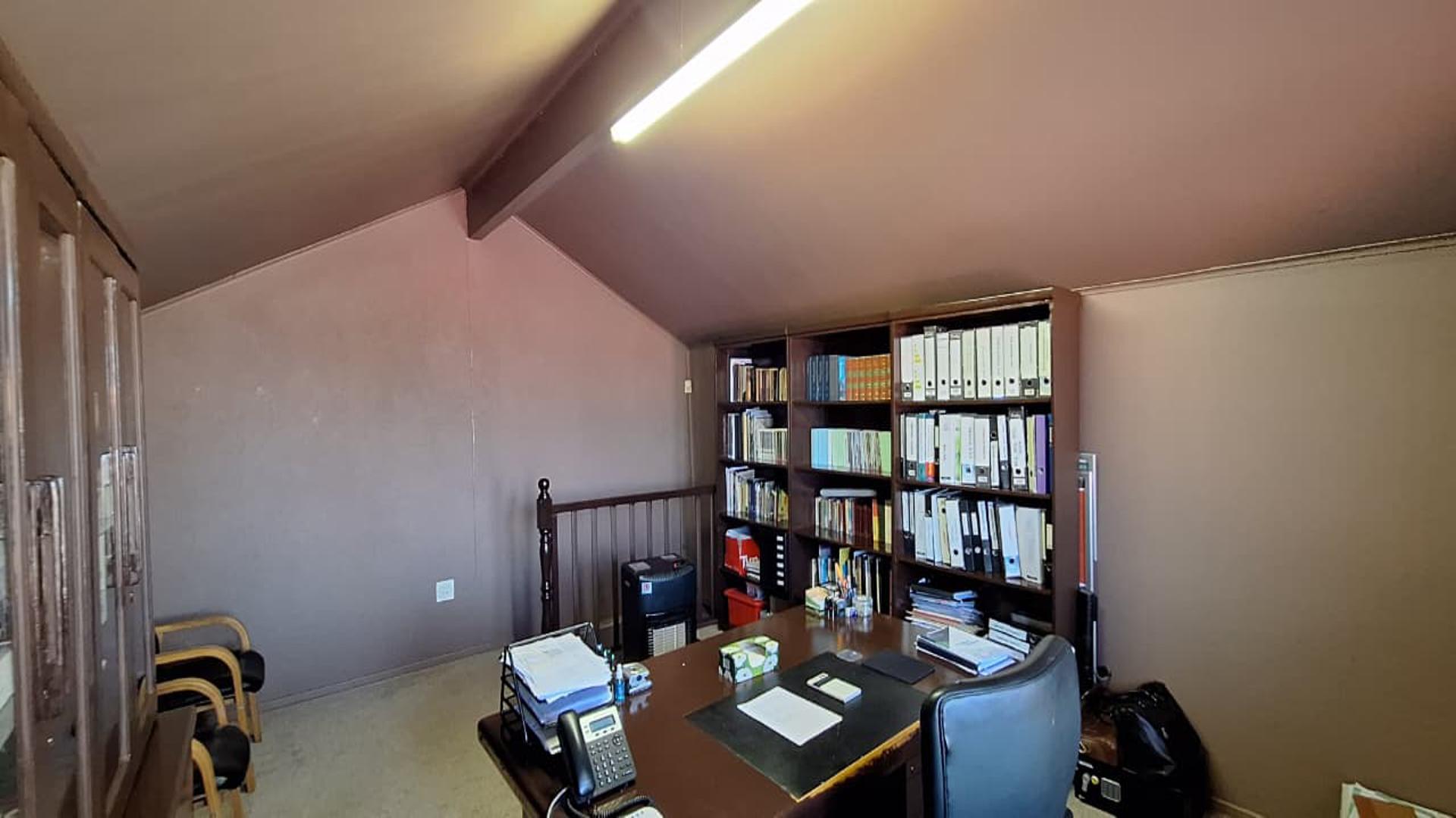 Study - 24 square meters of property in Farrarmere