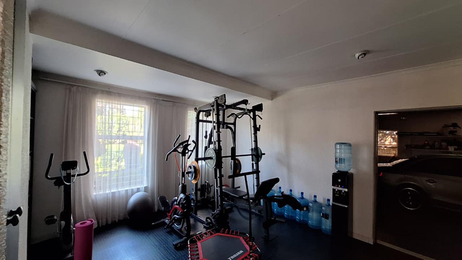 Entertainment - 22 square meters of property in Farrarmere
