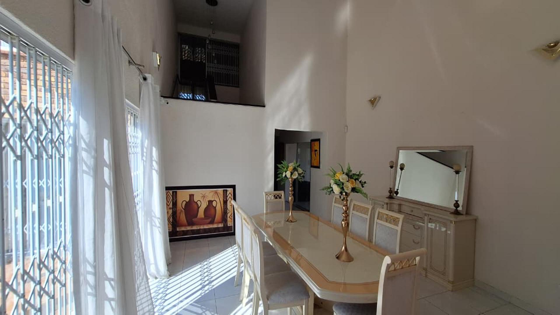 Dining Room - 47 square meters of property in Farrarmere