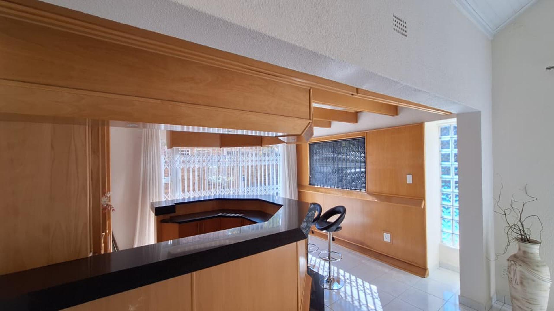 Entertainment - 22 square meters of property in Farrarmere