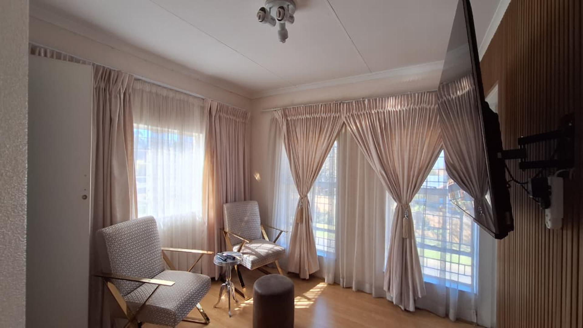 Spaces - 52 square meters of property in Farrarmere