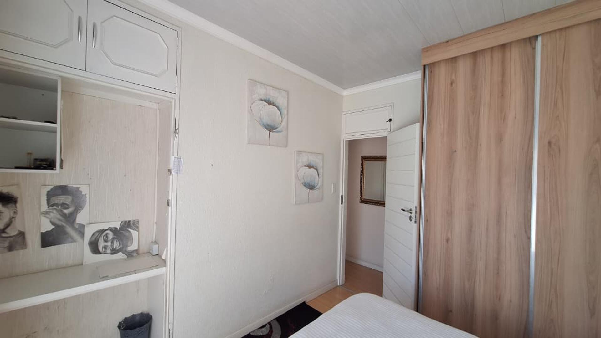 Bed Room 2 - 24 square meters of property in Farrarmere