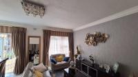 Lounges - 52 square meters of property in Farrarmere