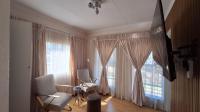 Spaces - 52 square meters of property in Farrarmere