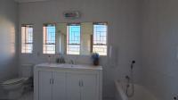Bathroom 1 - 5 square meters of property in Farrarmere