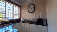 Kitchen - 40 square meters of property in Farrarmere