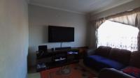 Lounges - 8 square meters of property in Elandspoort