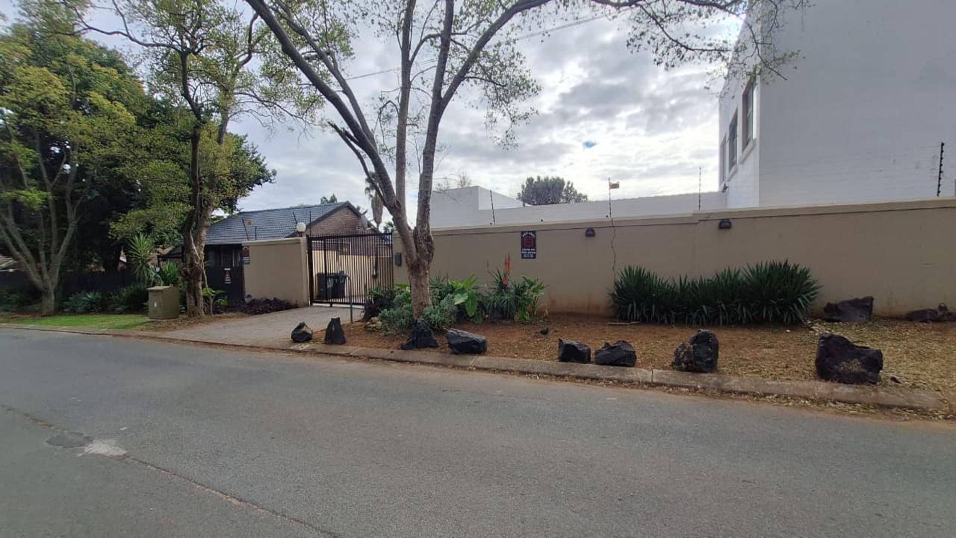 Front View of property in Strubensvallei