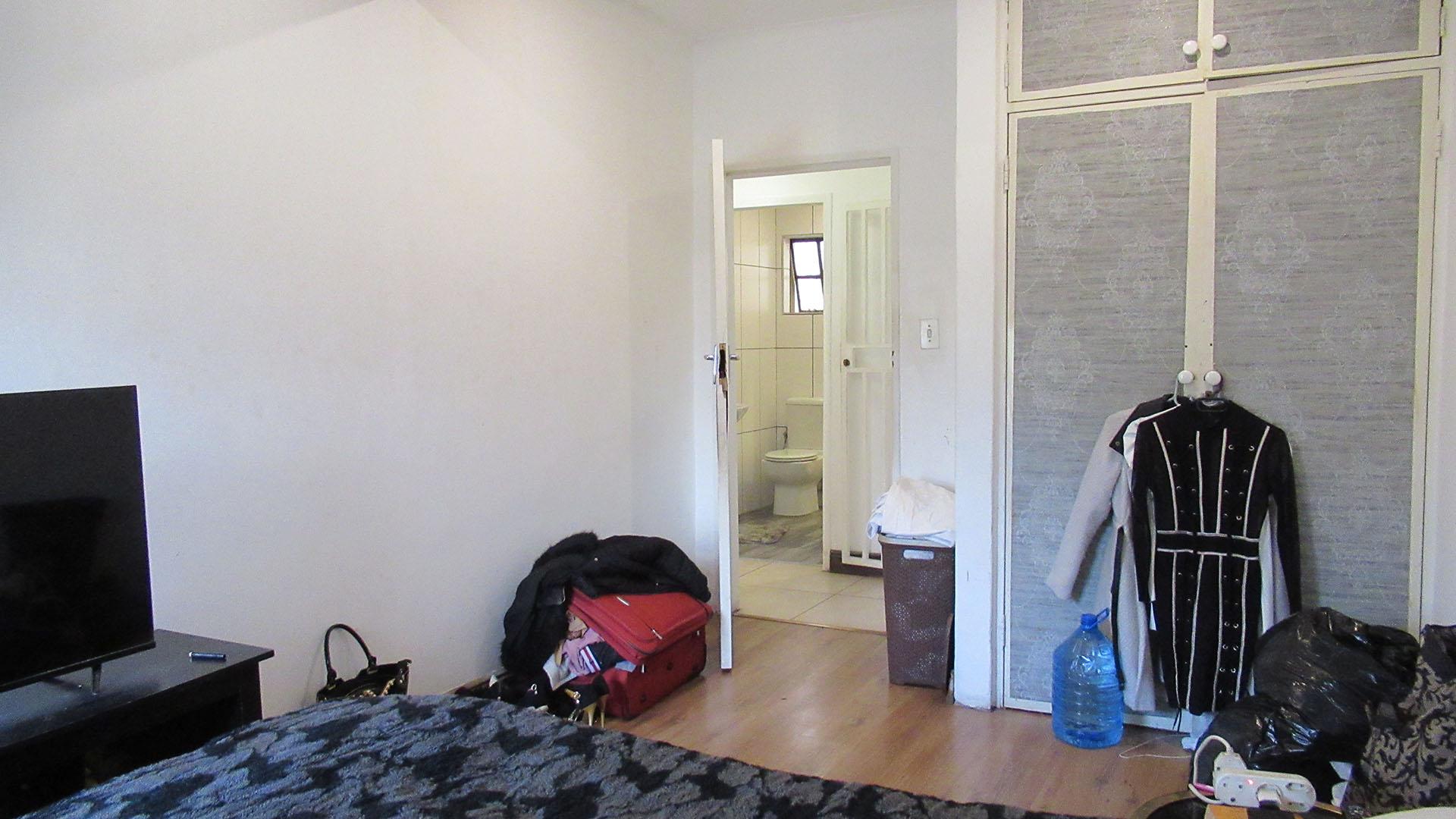 Bed Room 1 - 12 square meters of property in Strubensvallei