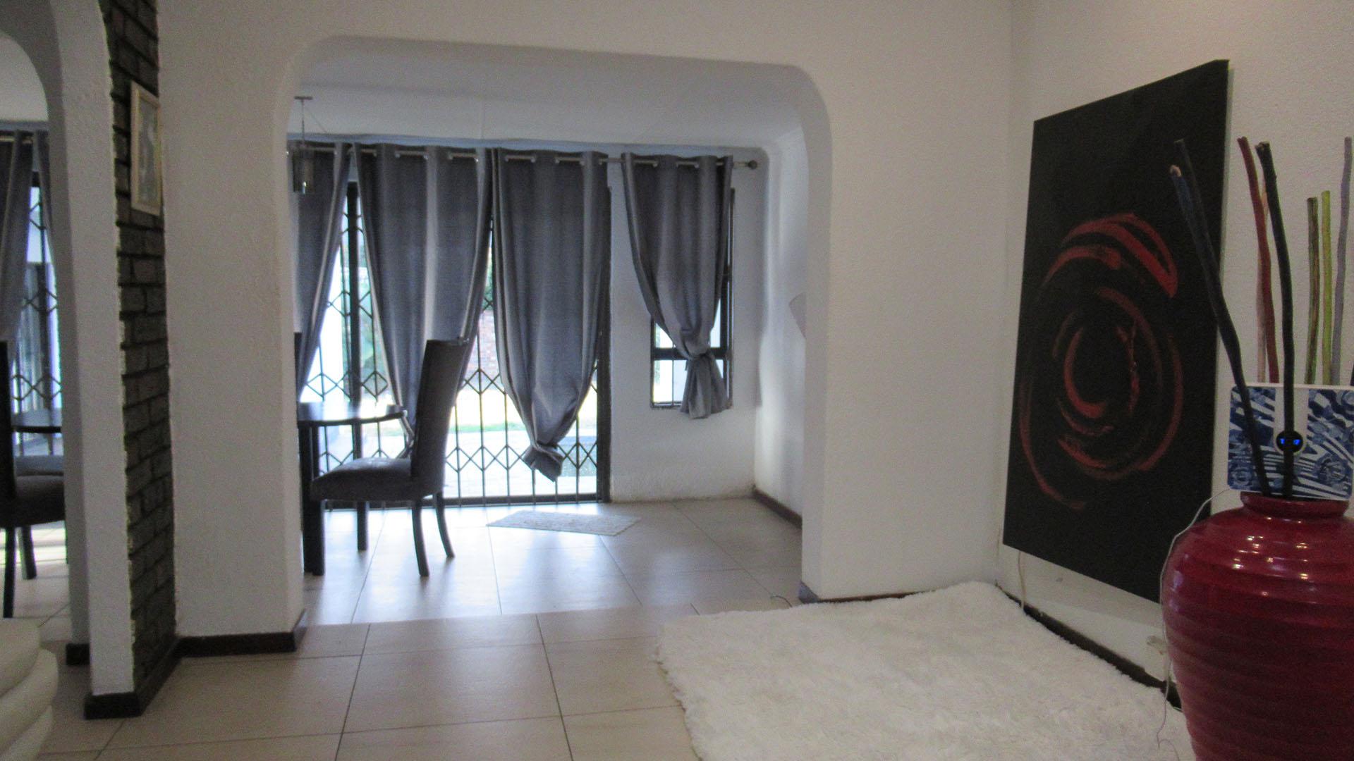 Spaces - 53 square meters of property in Strubensvallei